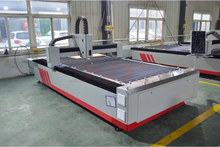 Cnc 2000w fiberlaserskjæremaskin for industriell metallskjæring