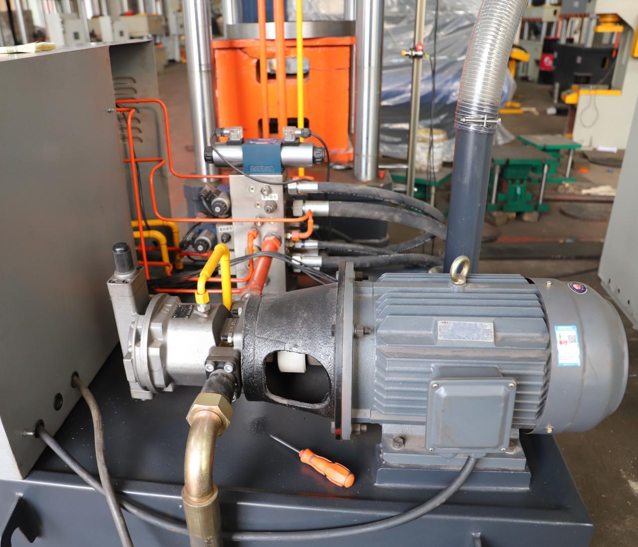 Varmeplate hydroforming 100 tonn stemplingsmaskin hydraulisk pressemaskin